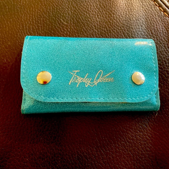 Handbags - Trophy queen wallet